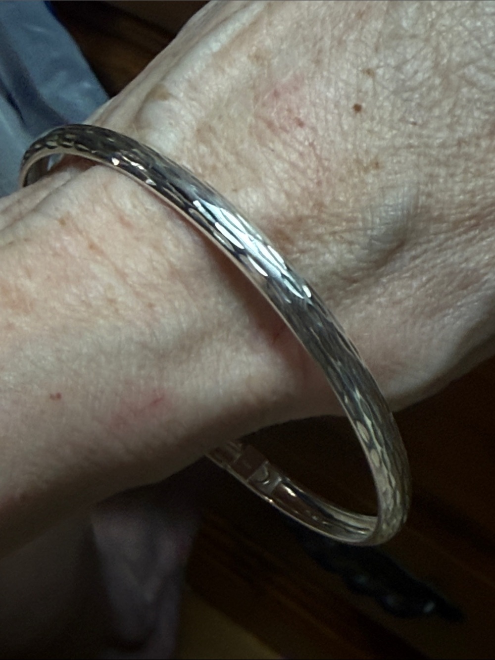 925 Sterling Silver Hammered Bangle Bracelet with safety clasp NEW STUNNING